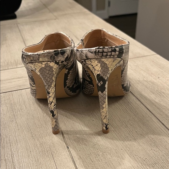 Express Snakeskin Patterned Heeled Mules - Picture 4 of 7